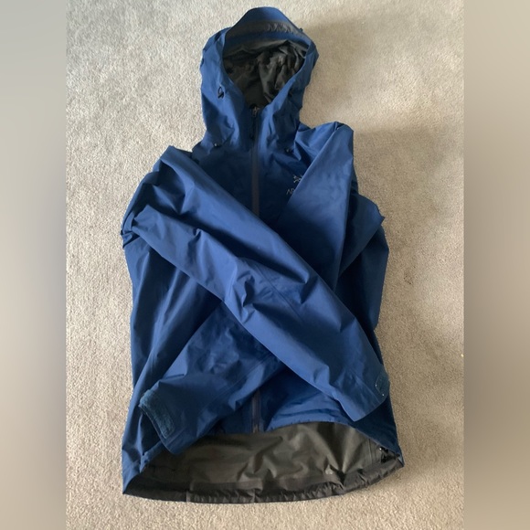 XS Arcteryx Gore-Tex Men’s Jacket (Deep Blue) - Picture 2 of 7